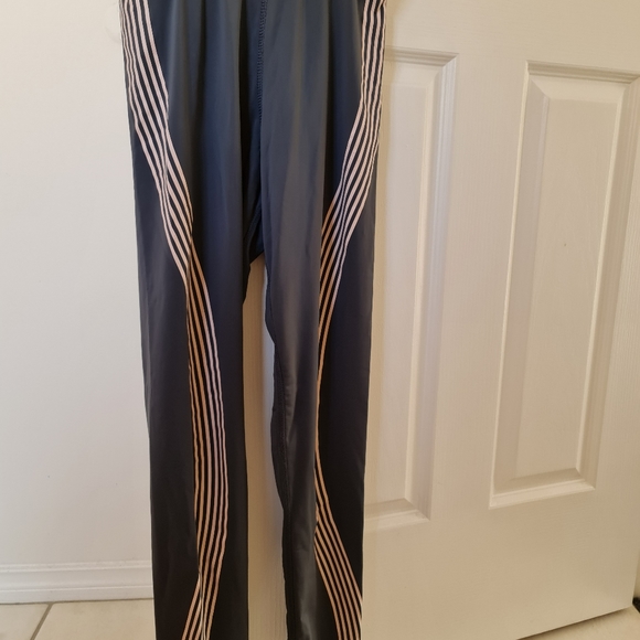 Grey sports tight - Picture 4 of 5